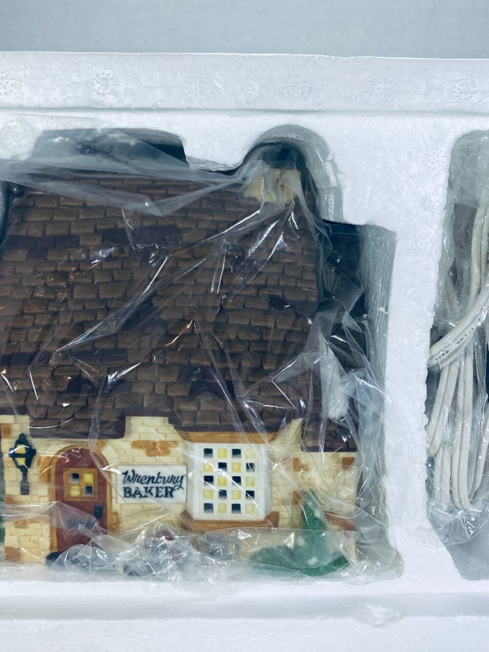 VNTG Dept 56 Wrenbury Baker Dickens Village Series Retired 58331 W/Light, Box
